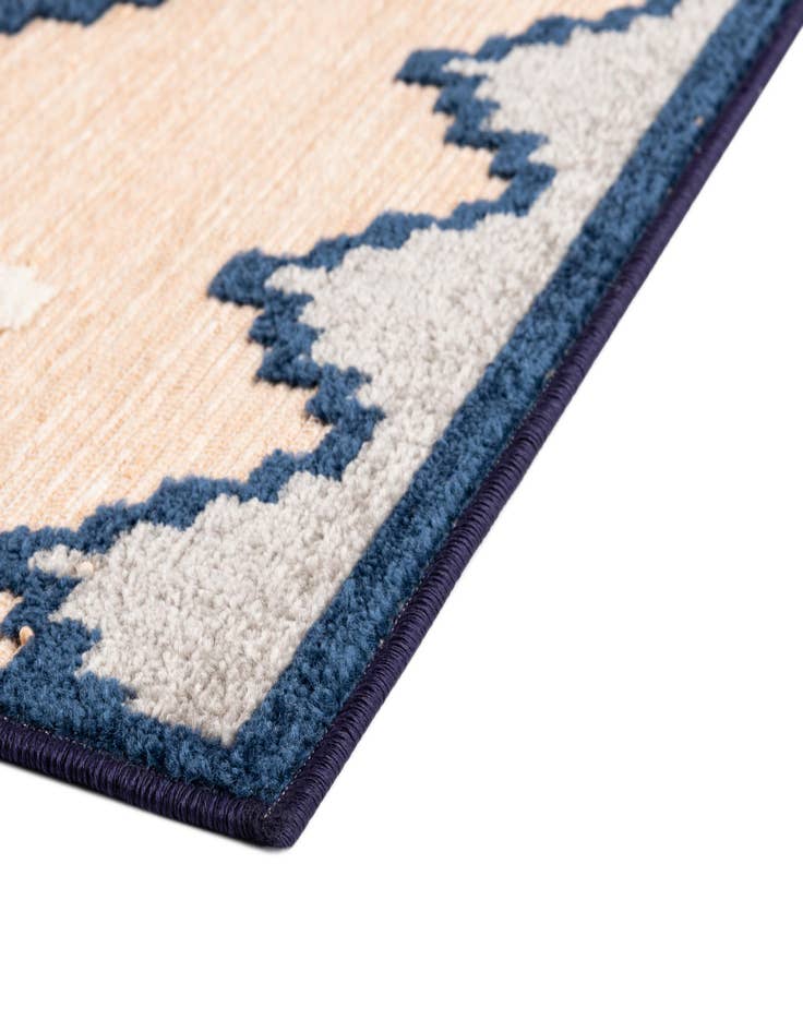 Detail image of  5' x 7' 7  Washable  Indoor / Outdoor Rug