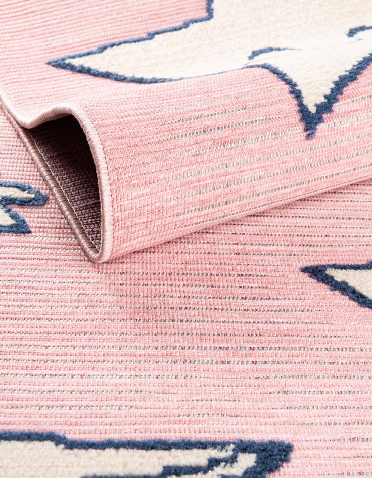 Detail image of  5' 3 x 7' 7  Washable  Indoor / Outdoor Rug