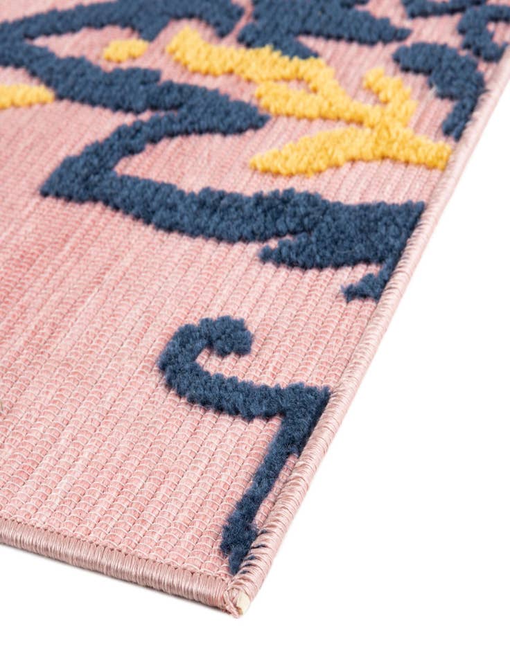 Detail image of  5' 3 x 7' 7  Washable  Indoor / Outdoor Rug