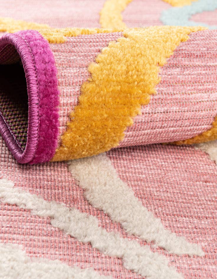 Detail image of  5' x 7' 7  Washable  Indoor / Outdoor Rug