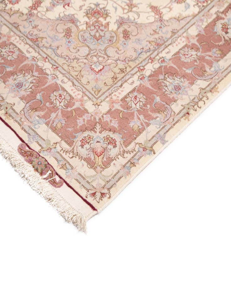 Detail image of  4' 11 x 6' 10 Tabriz Rug