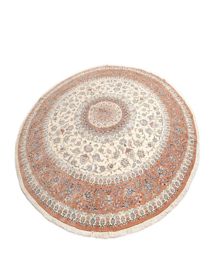 Detail image of  13' 9 x 13' 9 Nain Wool Round Rug