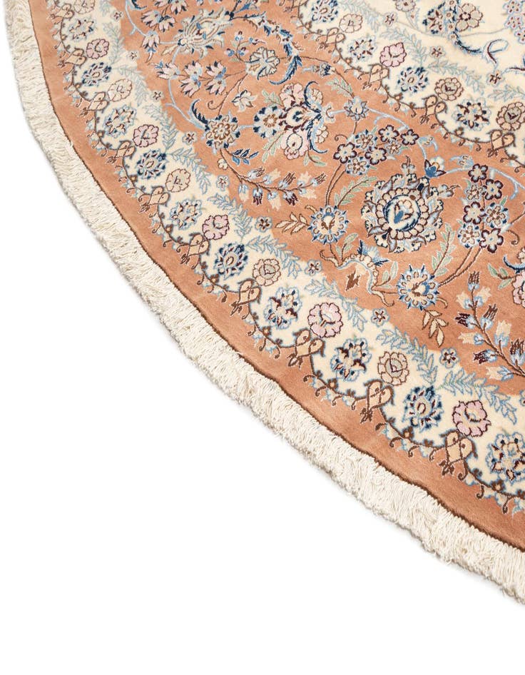 Detail image of  13' 9 x 13' 9 Nain Wool Round Rug