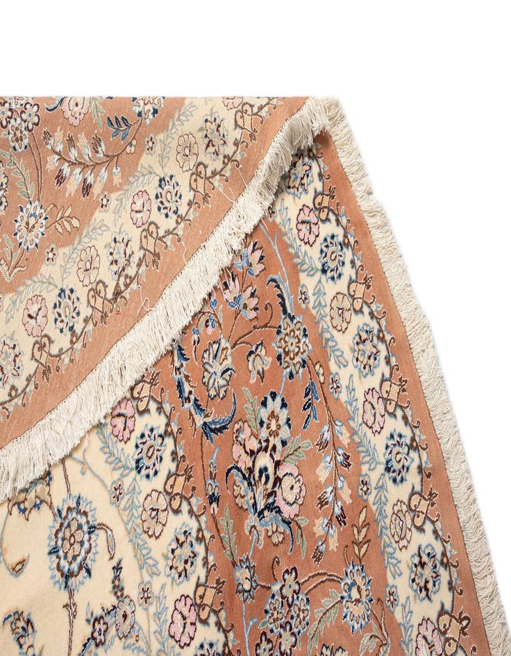 Detail image of  13' 9 x 13' 9 Nain Wool Round Rug