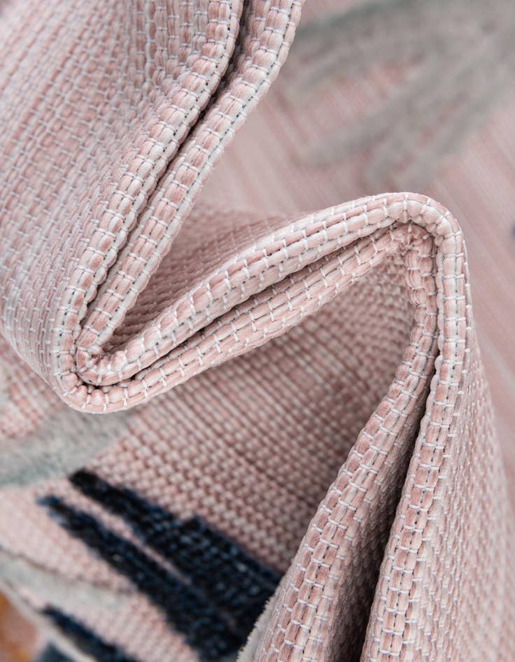 Detail image of  8' 2 x 8' 2  Washable Botanical Indoor / Outdoor Round Rug