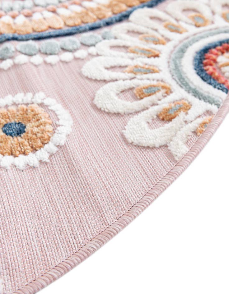 Detail image of  4' 5 x 4' 5  Washable Botanical Indoor / Outdoor Round Rug