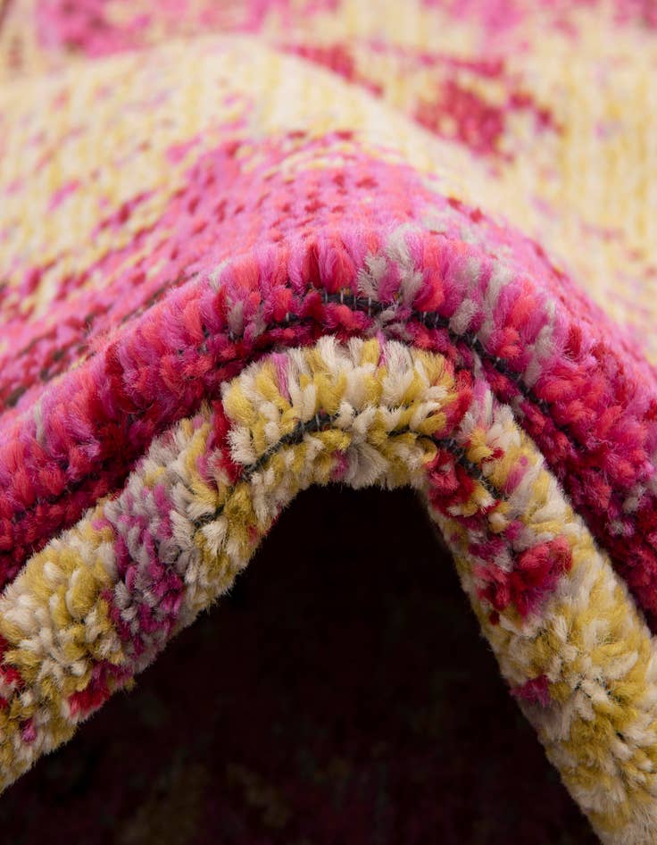 Detail image of  2' 7 x 10'  Washable Fleur Runner Rug