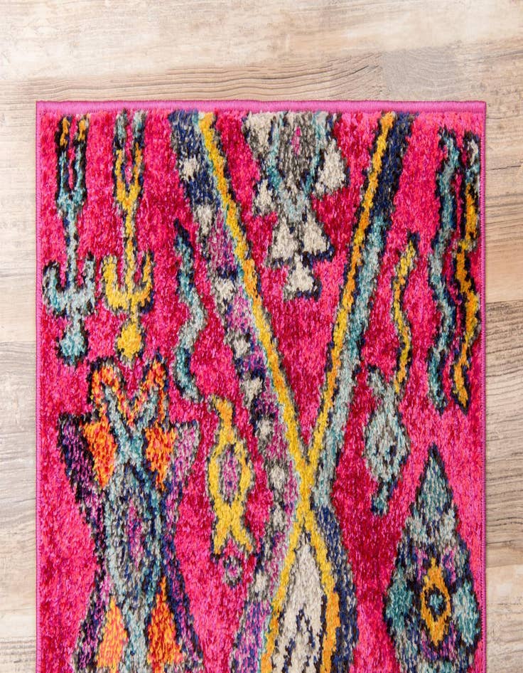 Detail image of  2' 7 x 10'  Washable Mesa Runner Rug