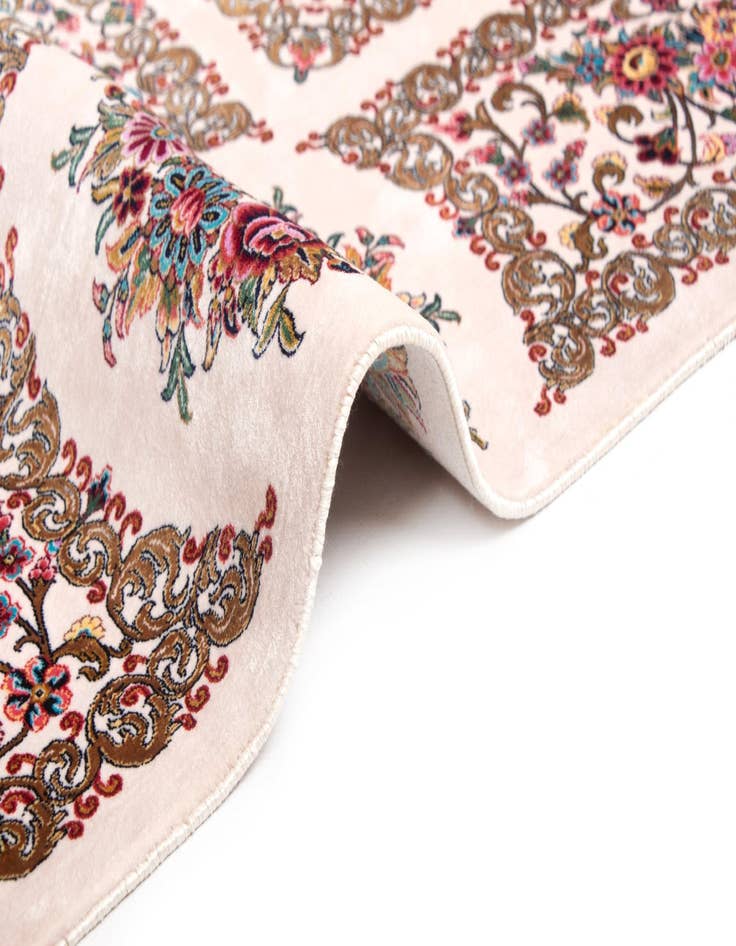 Detail image of  8' 2 x 8' 2 Ghom Design Square Rug