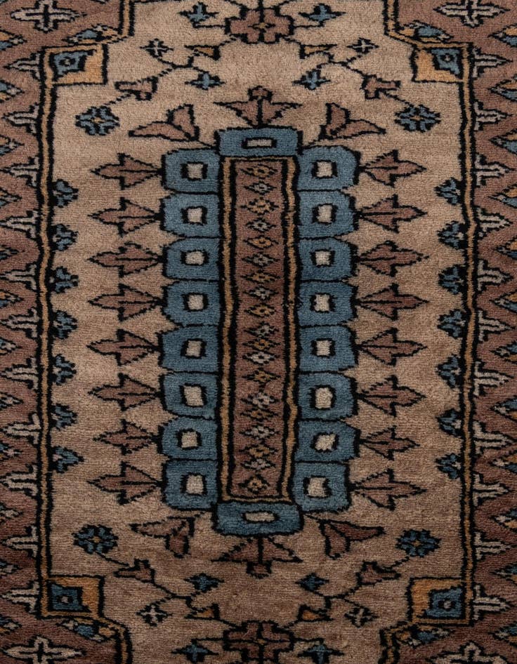 Detail image of  5' 3 x 7' 7  Hand Knotted Lahour Oriental Wool Rug