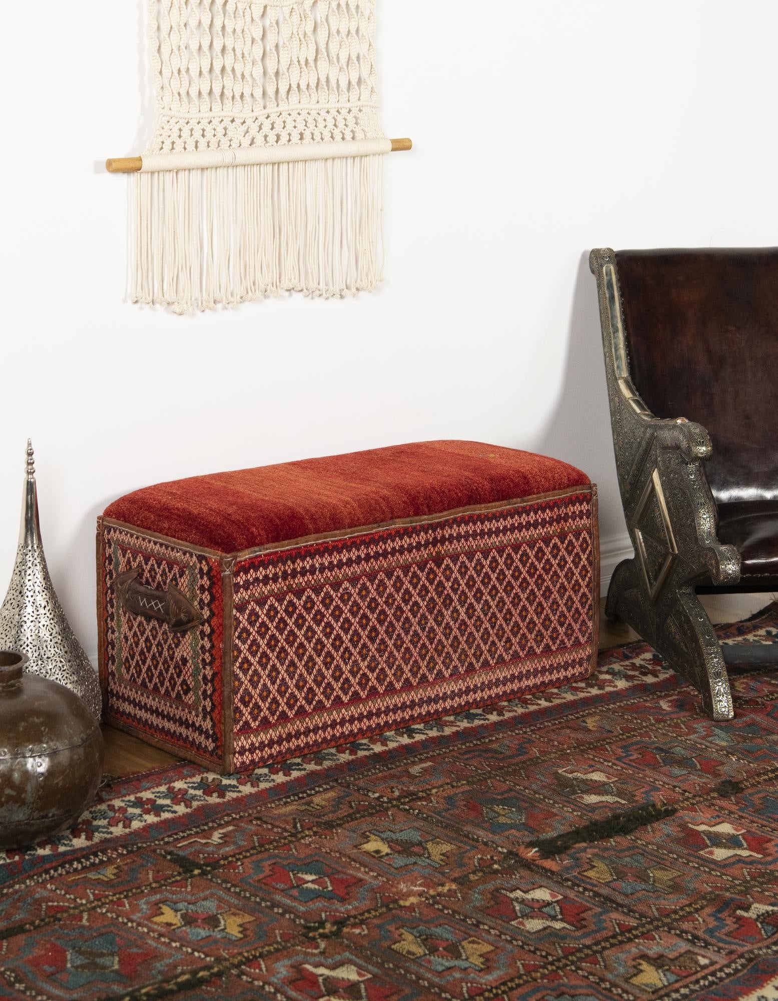  1' 4 x 3'  Hand Knotted Furniture Trunk