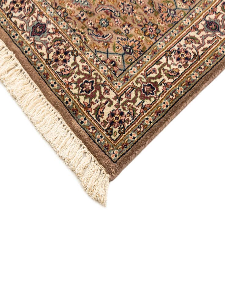 Detail image of  2' 10 x 5' 1  Hand Knotted Farahan Wool Rug