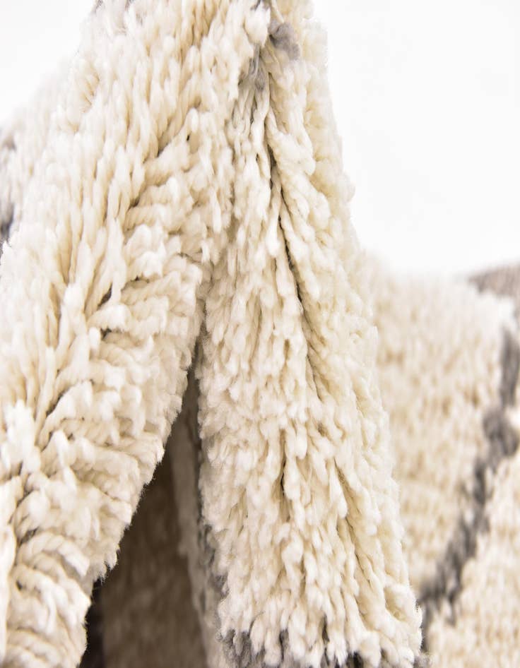 Detail image of  8' x 8' Moroccan Shag Round Rug