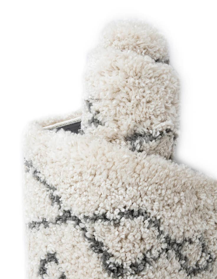 Detail image of  2' 7 x 6' Moroccan Shag Runner Rug