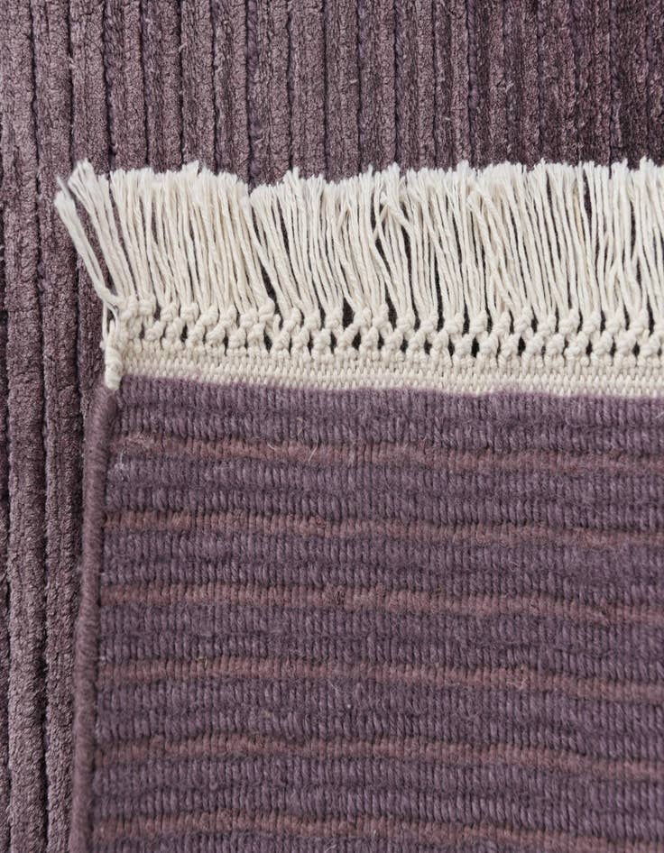 Detail image of  6' 6 x 9' 11  Hand Knotted Darya Wool Rug