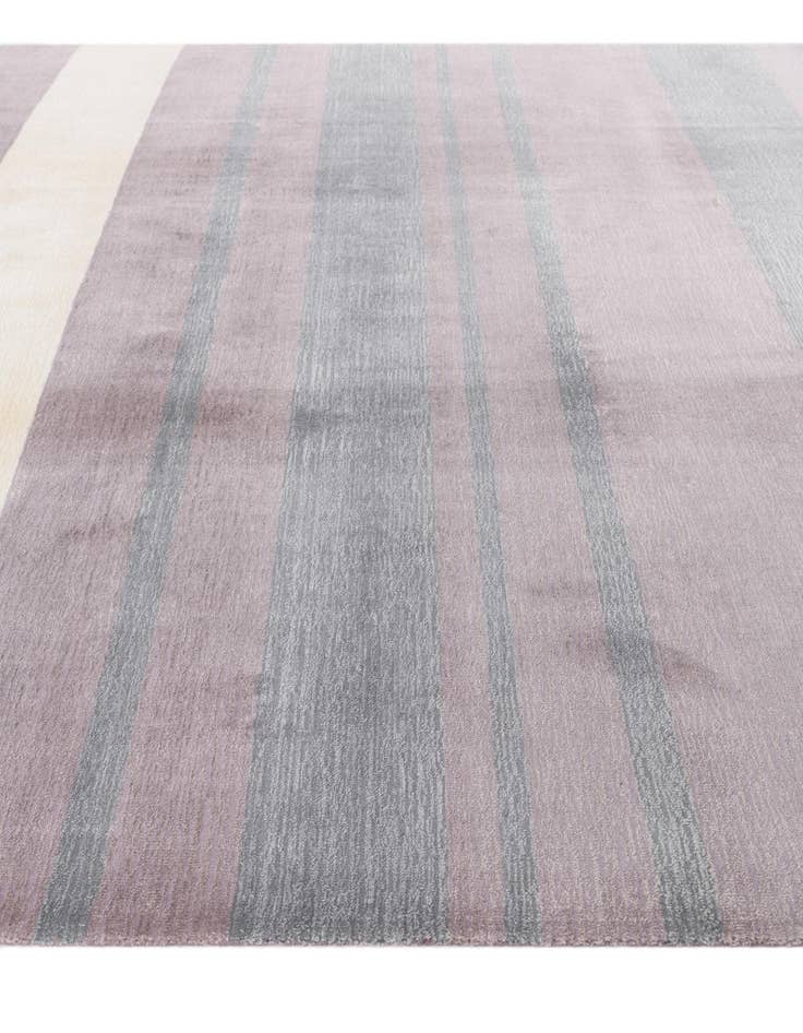 Detail image of  6' 6 x 9' 10  Hand Knotted Darya Wool Rug