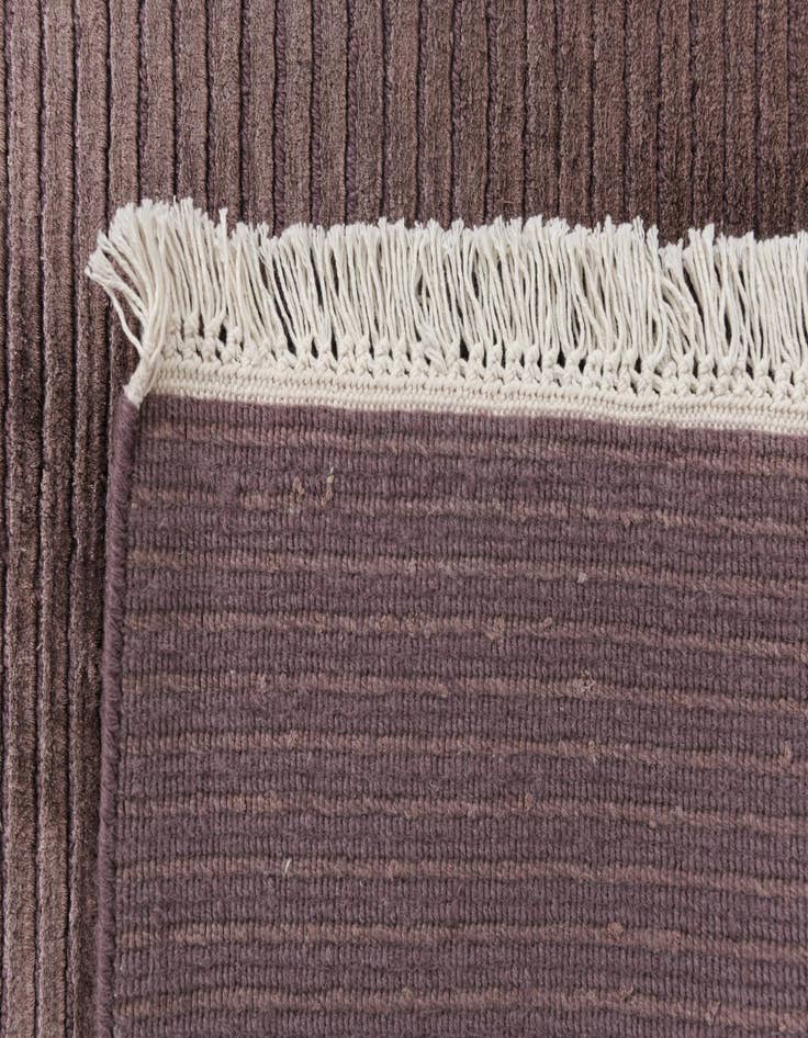 Detail image of  6' 6 x 9' 10  Hand Knotted Darya Wool Rug