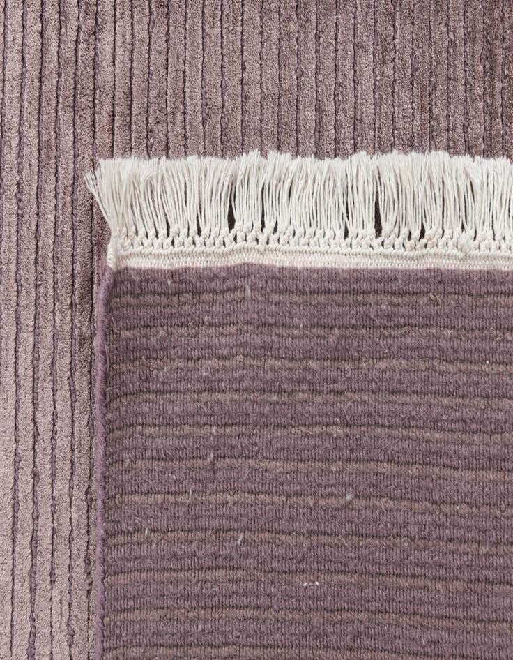 Detail image of  6' 6 x 9' 11  Hand Knotted Darya Wool Rug