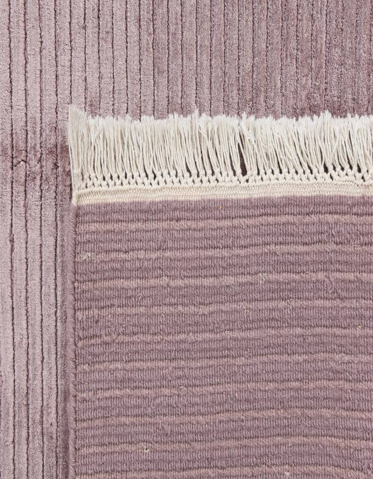 Detail image of  4' 11 x 6' 7  Hand Knotted Darya Wool Rug