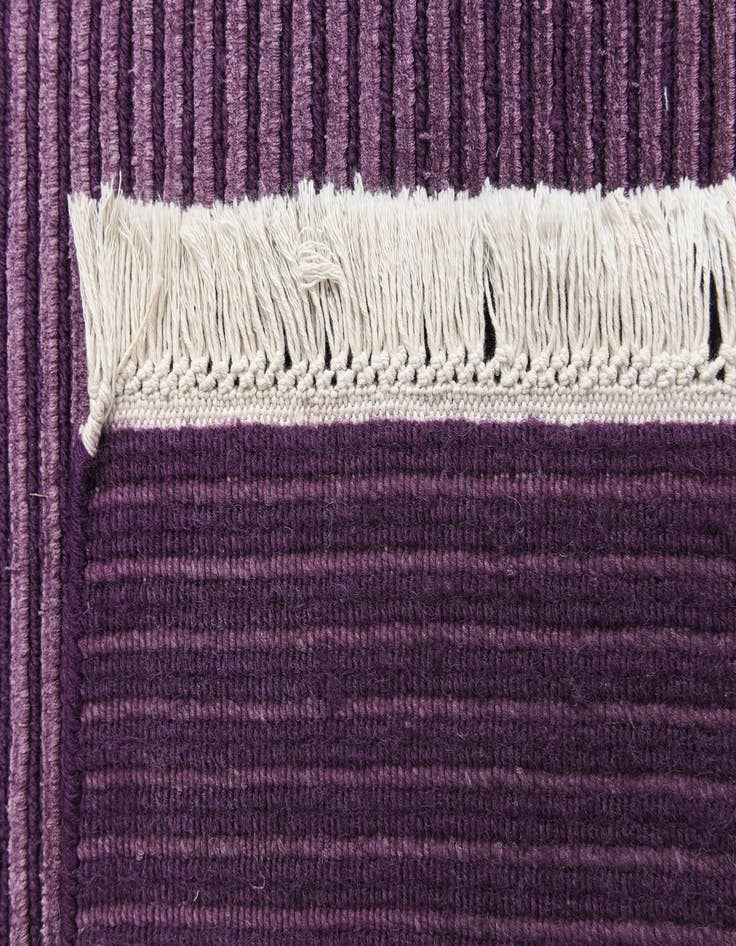 Detail image of  5' 7 x 8' Darya Rug