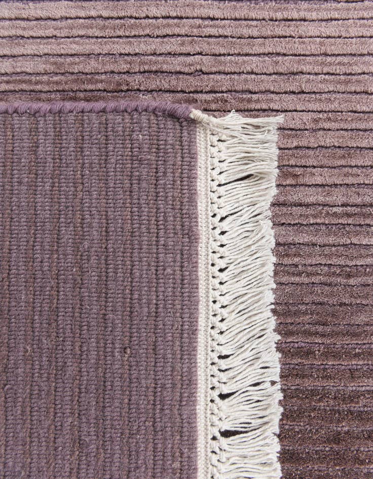 Detail image of  6' 6 x 9' 10  Hand Knotted Darya Wool Rug