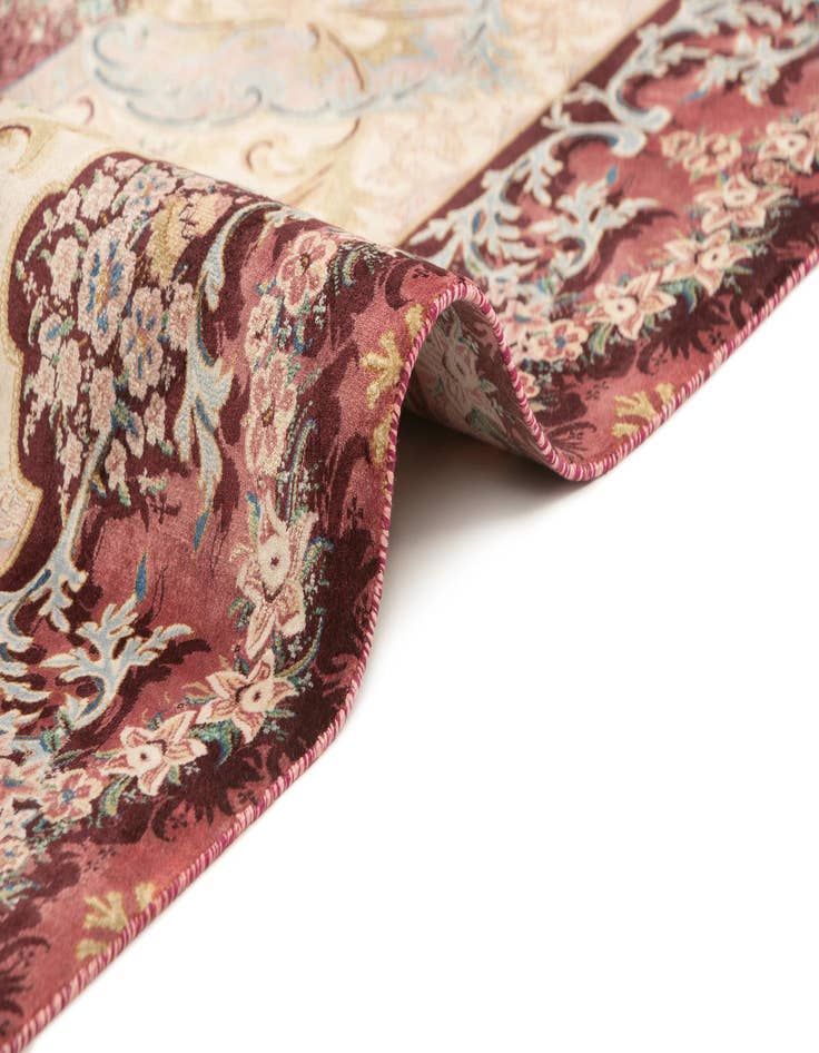 Detail image of  6' 4 x 9' 10 Ghom Design Rug