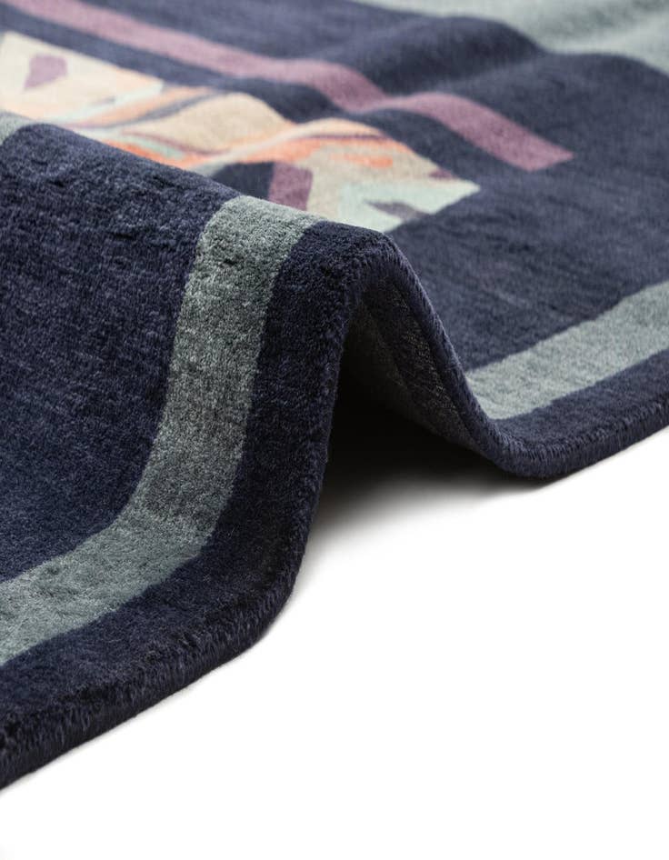 Detail image of  6' 6 x 7' 11 Scala Rug