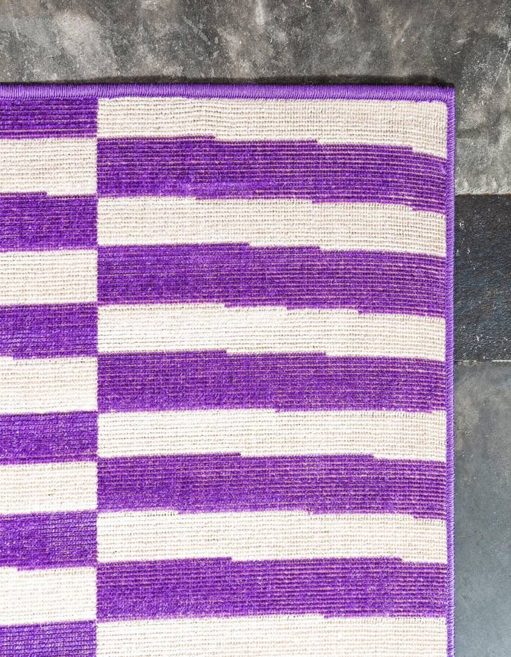 Detail image of 2' 9 x 9' 10 SoHo Runner Rug