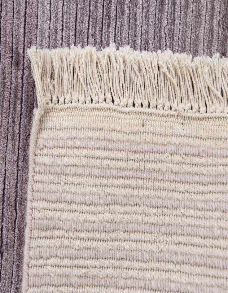 Detail image of  2' 6 x 2' 7  Hand Knotted Darya Wool Square Rug