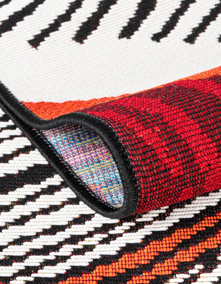 Detail image of  4' x 6'  Washable Modern Indoor / Outdoor Rug