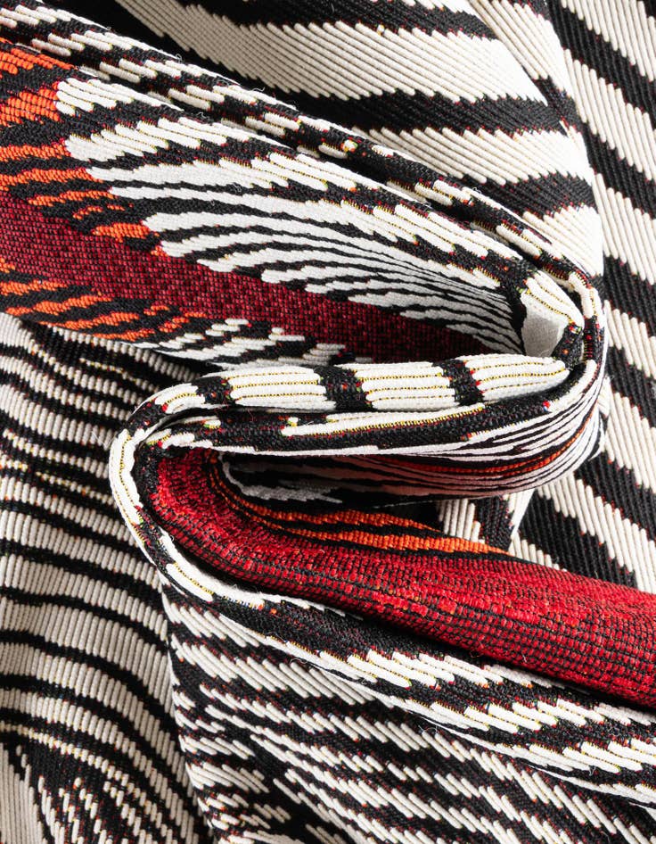 Detail image of  5' x 5'  Washable Modern Indoor / Outdoor Round Rug