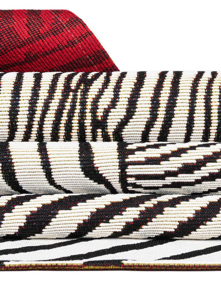 Detail image of  5' x 5'  Washable Modern Indoor / Outdoor Round Rug