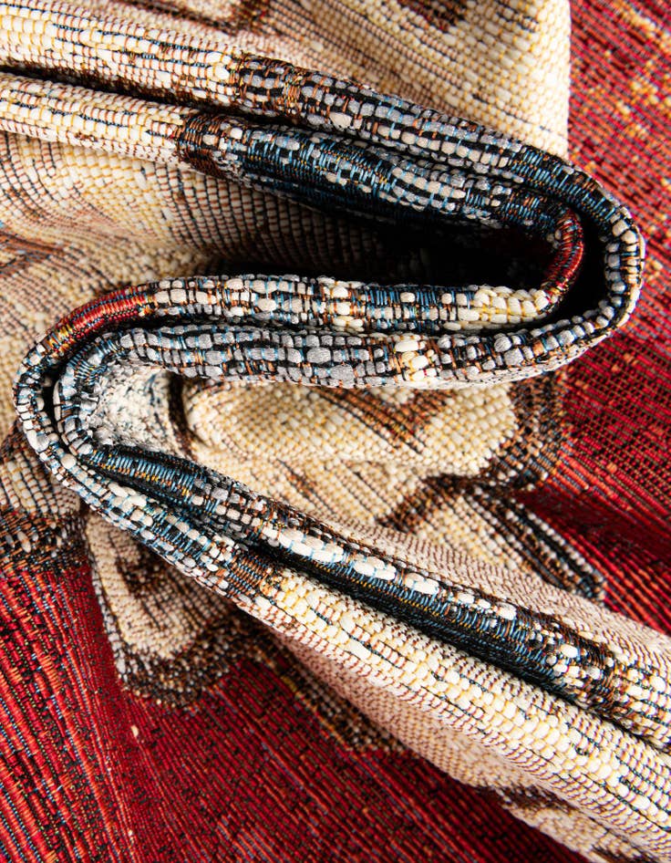 Detail image of  7' 10 x 7' 10  Washable Traditional Indoor / Outdoor Round Rug