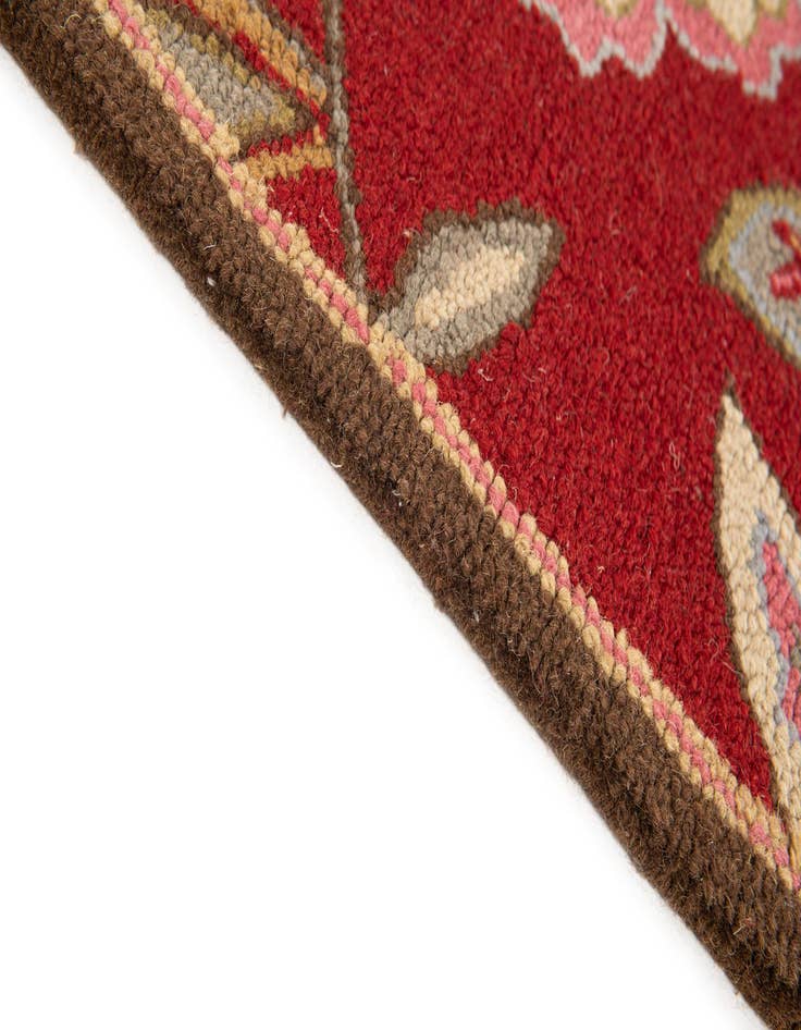 Detail image of  5' x 8' Agra Wool Rug