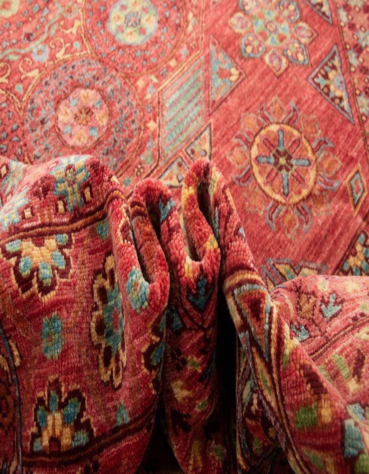 Detail image of  6' 7 x 9' 10 Amina Wool Rug