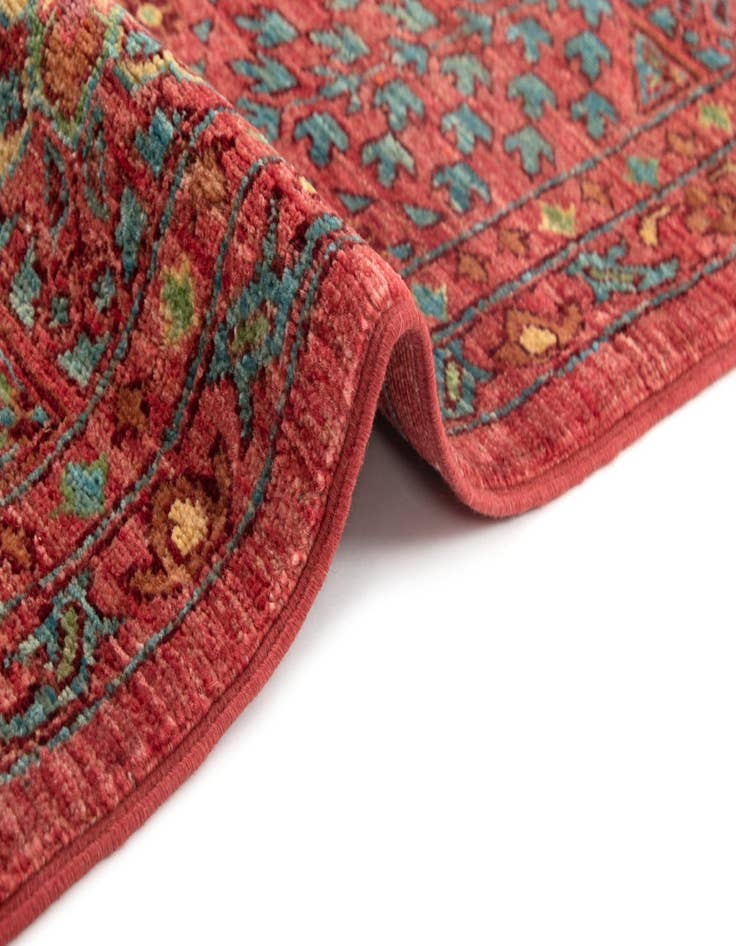 Detail image of  6' 7 x 9' 10 Amina Wool Rug