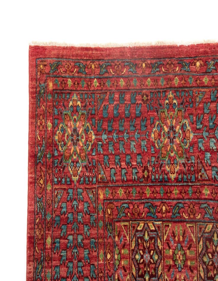 Detail image of  6' 7 x 9' 10 Amina Wool Rug