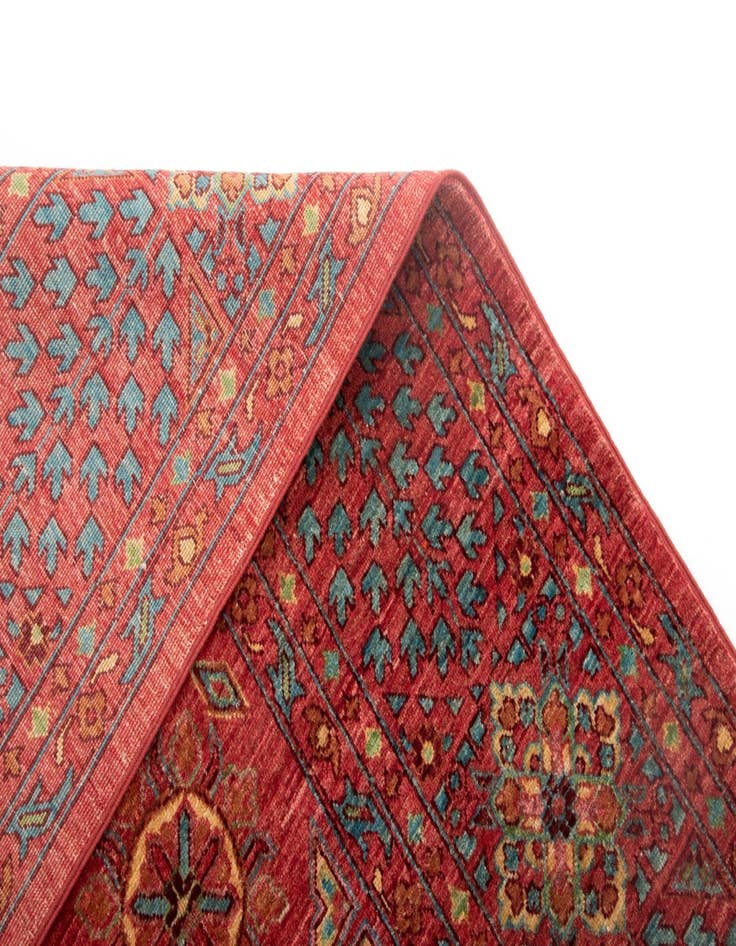 Detail image of  6' 7 x 9' 10 Amina Wool Rug