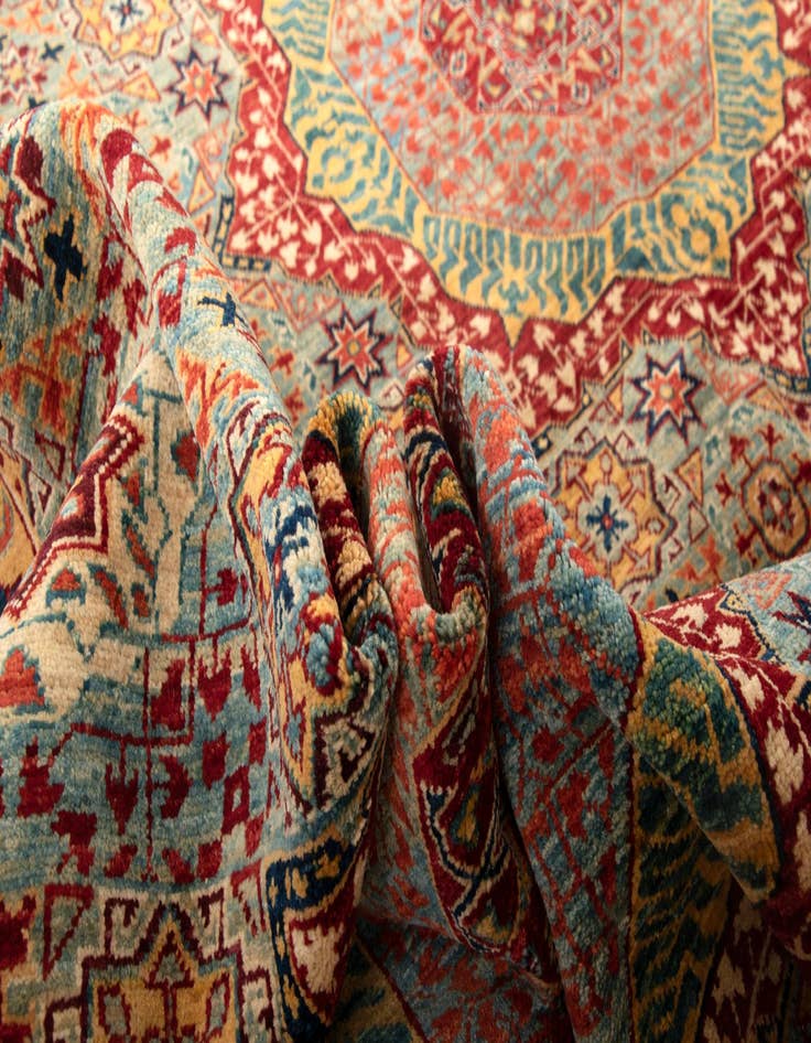 Detail image of 9' 7 x 13' 10 Amina Wool Rug
