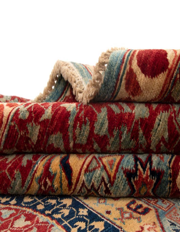 Detail image of 9' 7 x 13' 10 Amina Wool Rug