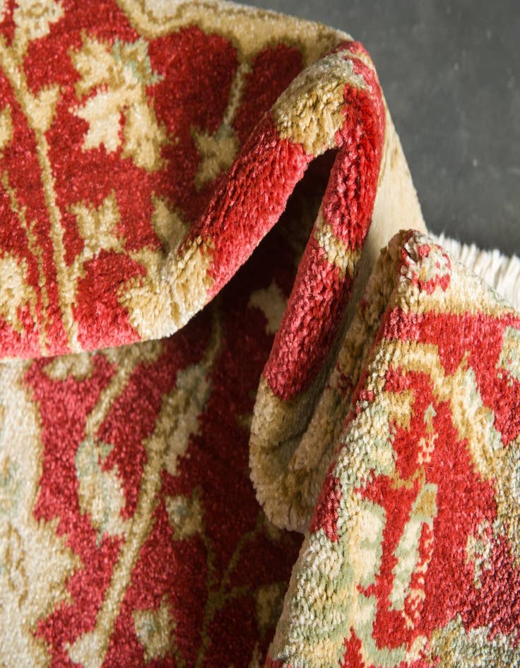 Detail image of  7' x 10' Chelsea Rug