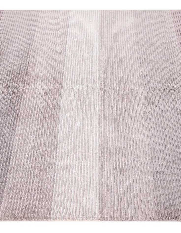 Detail image of  5' 6 x 8' Darya Rug