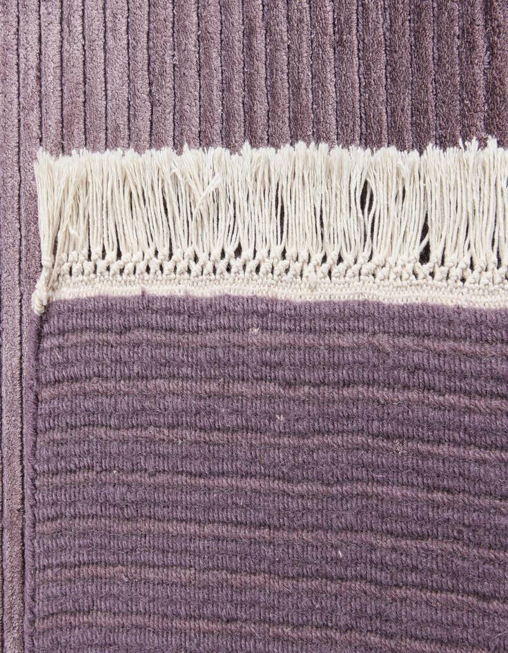Detail image of  5' 6 x 8' Darya Rug