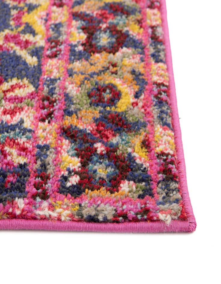 Detail image of  7' x 10'  Washable Fleur Rug
