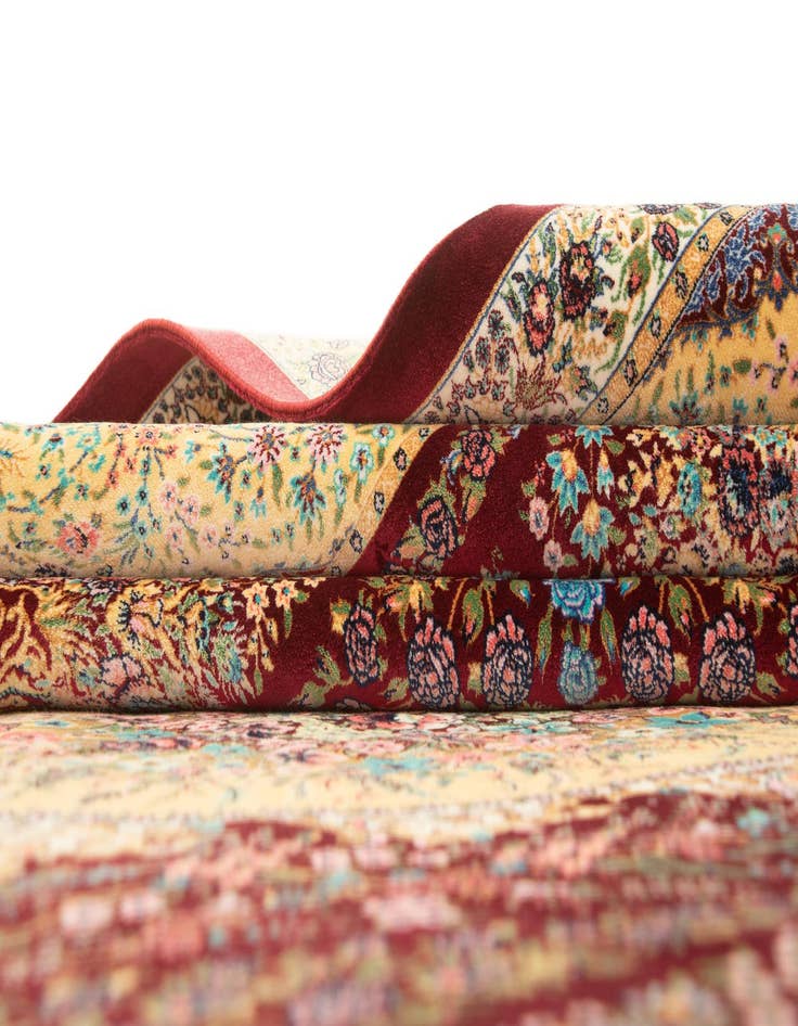 Detail image of  6' 6 x 9' 8 Ghom Design Rug