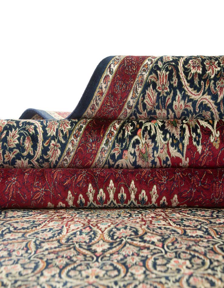 Detail image of  6' 5 x 9' 11 Ghom Design Rug