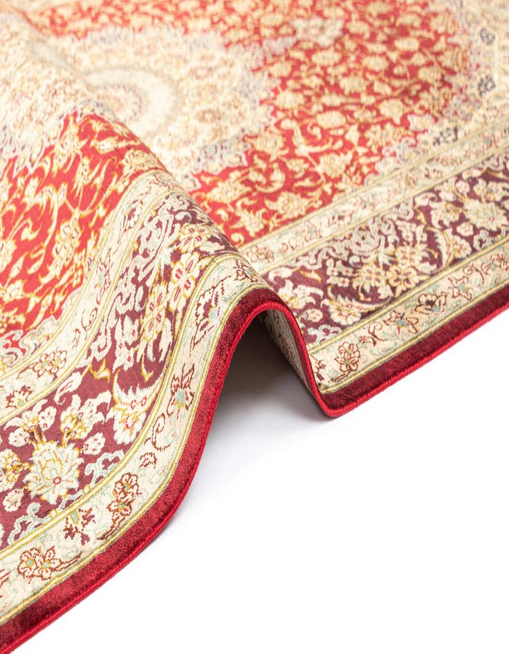 Detail image of  3' 3 x 4' 10 Ghom Silk Rug