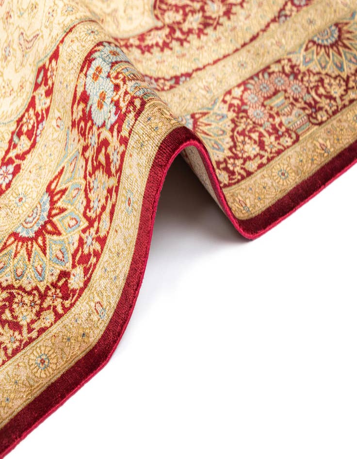 Detail image of  3' 3 x 4' 10 Ghom Silk Rug