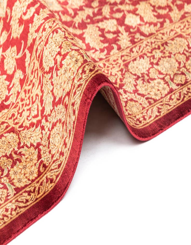 Detail image of  3' 3 x 4' 10 Ghom Silk Rug