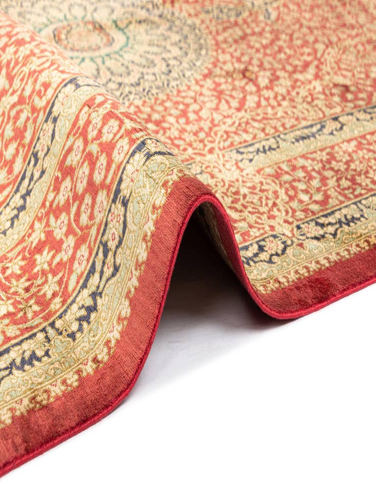 Detail image of  4' 4 x 6' 6 Ghom Silk Rug